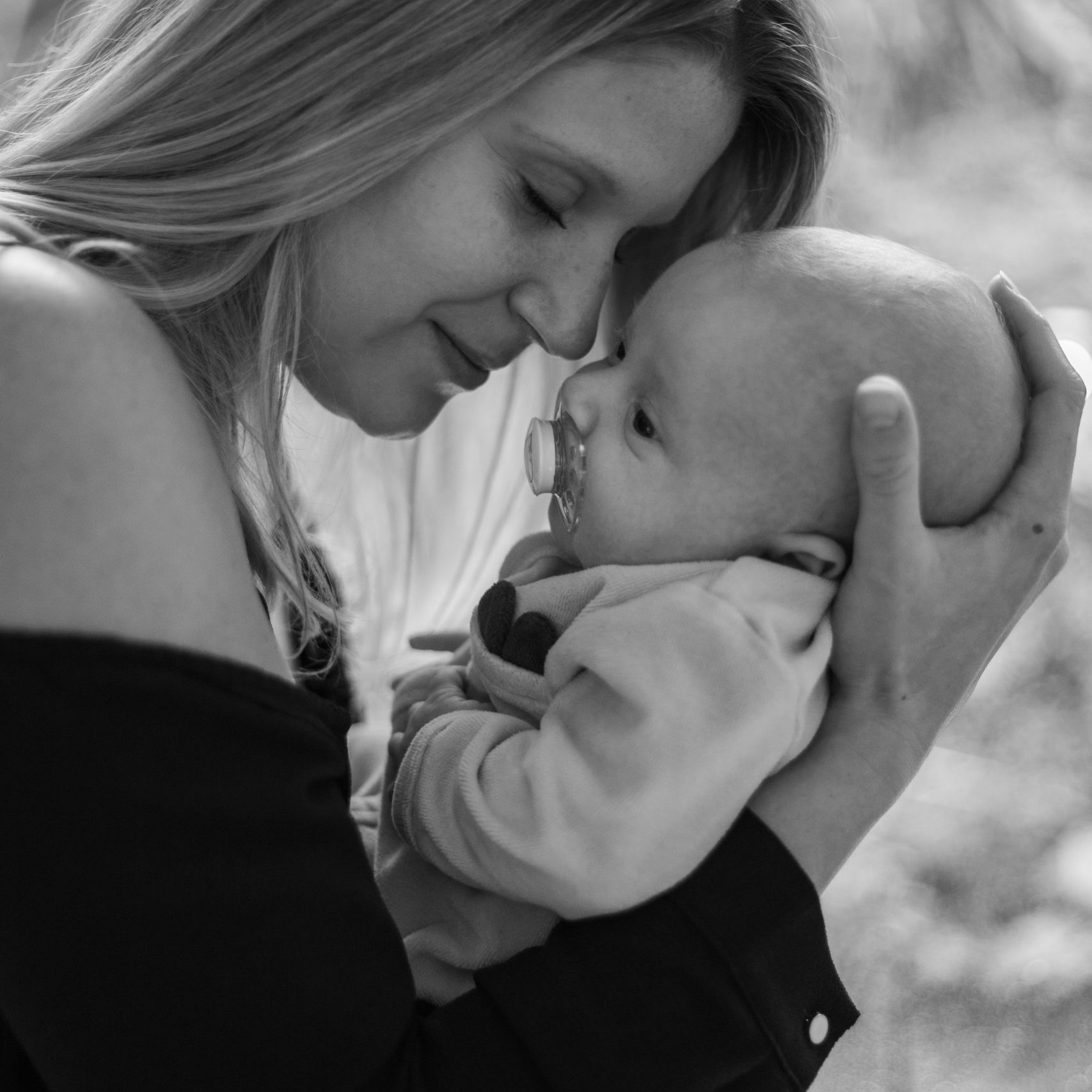 photo naissance famille portrait noir et blanc