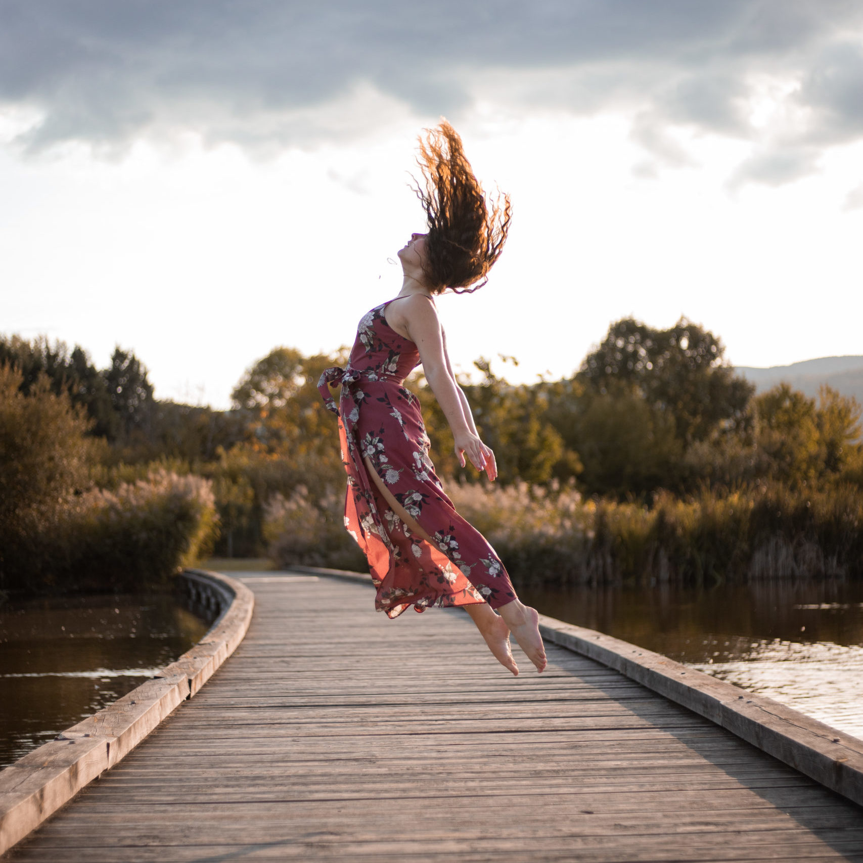 photo portrait femme dance sautant